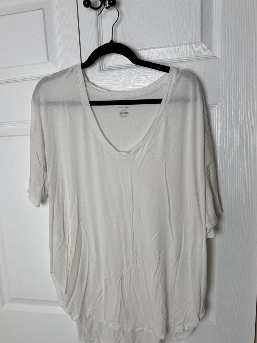 American Eagle Outfitters Women's V-Neck Oversized Tee in White